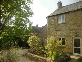 2 bedroom End of Ter...